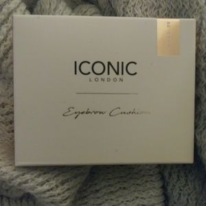 BNIB AUTHENTIC ICONIC LONDON EYEBROW CUSHION
